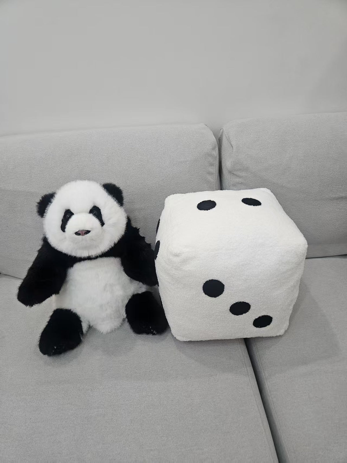 Chengshi panda dice gift set lifestyle display